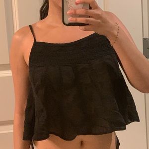 FLOWY EMBROIDERED ARITZIA CROP TOP